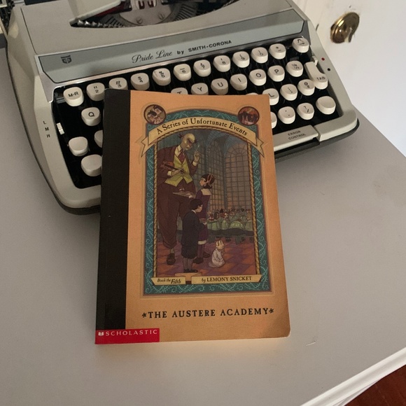 The Series of Unfortunate Events books - Picture 1 of 4